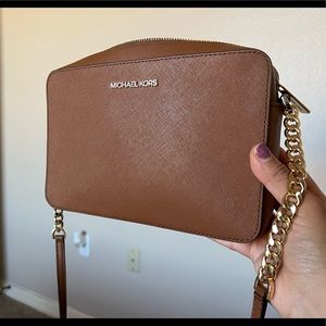 Michael Kors Jet Set Crossbody Purse w/ matching wallet - Brown